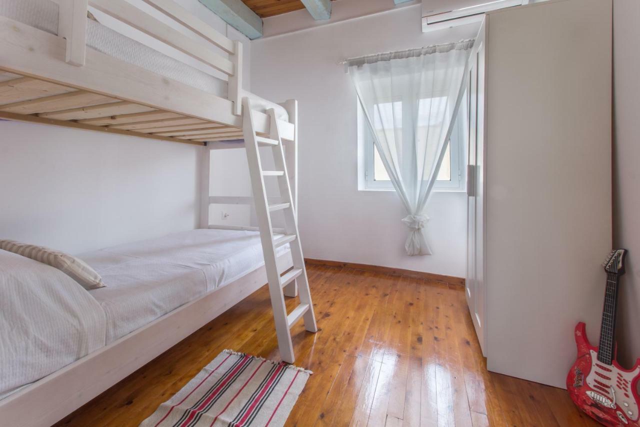 Central House Agrafoi Екстер'єр фото